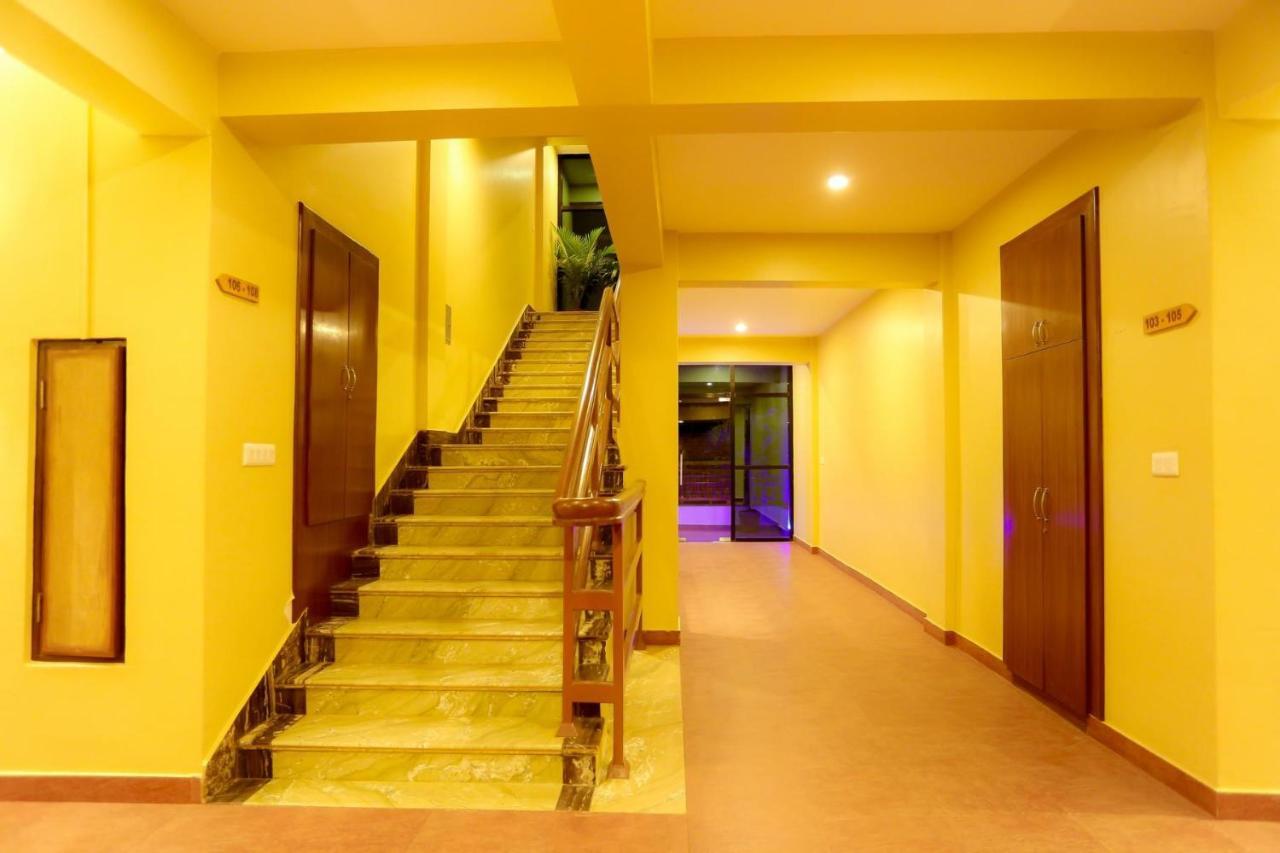 Om Gaura Hotel Pokhara Exterior foto