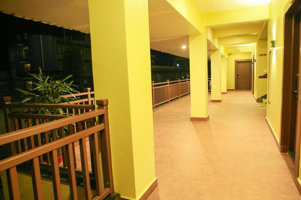 Om Gaura Hotel Pokhara Exterior foto